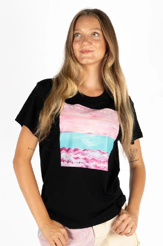 Quick-Dry T-ShirtsSunset In The Bay Black Cotton Crew Neck Women's T-Shirt